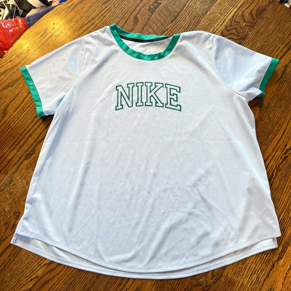 NWOT Nike DriFit Heritage Logo Tee - Picture 3 of 8